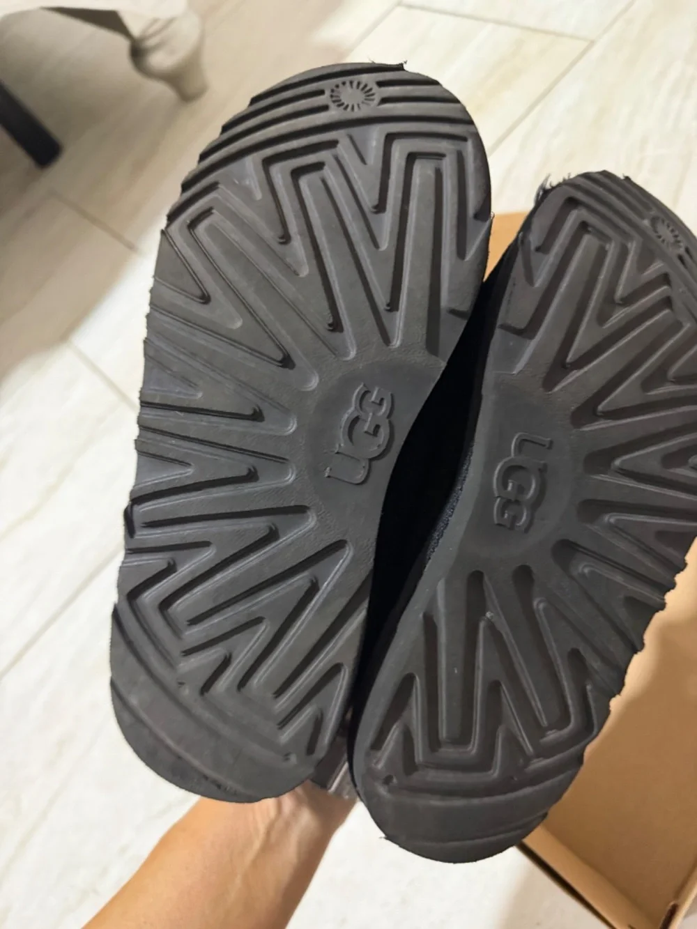 Tasman slippers size 5 UGG